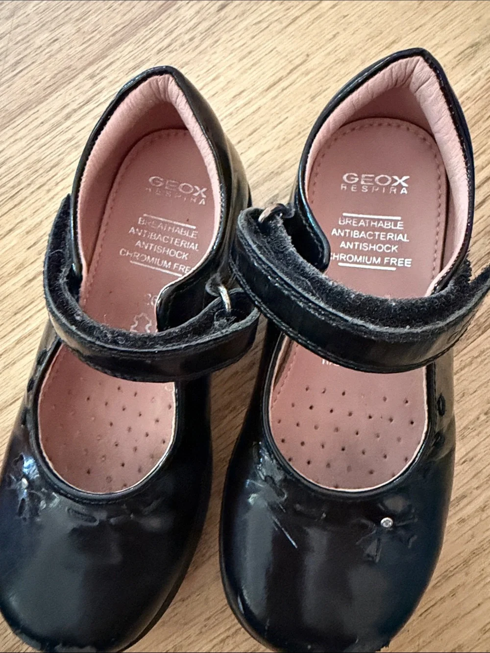 GEOX Respira Girls Black Patent Mary Jane non-marking Anti-shock Shoes EUR sz 26